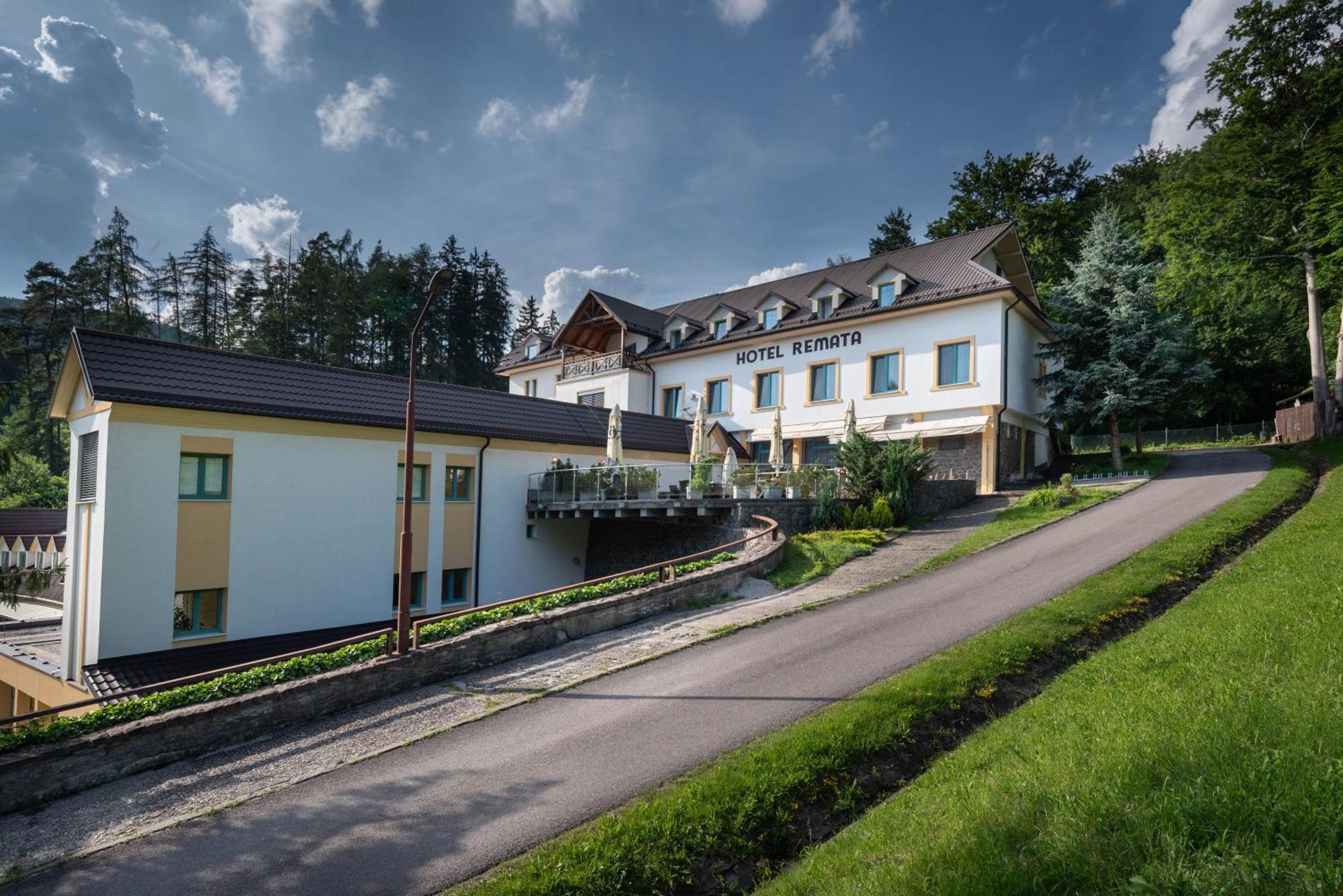 Horsky Hotel Remata Raztocno Exteriör bild