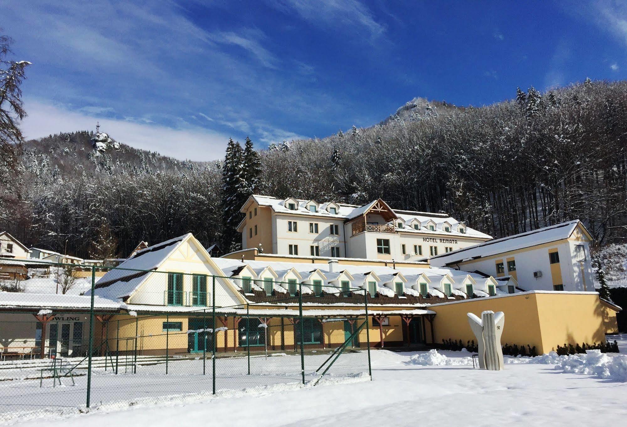 Horsky Hotel Remata Raztocno Exteriör bild