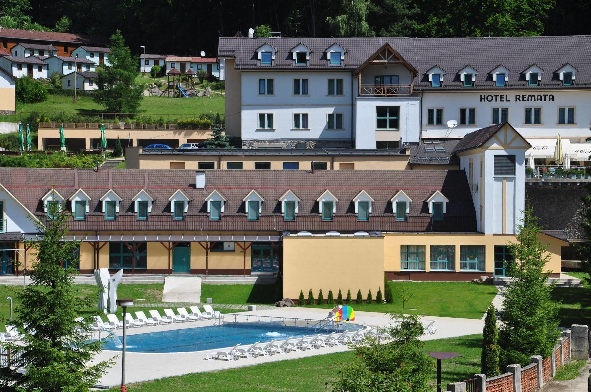 Horsky Hotel Remata Raztocno Exteriör bild