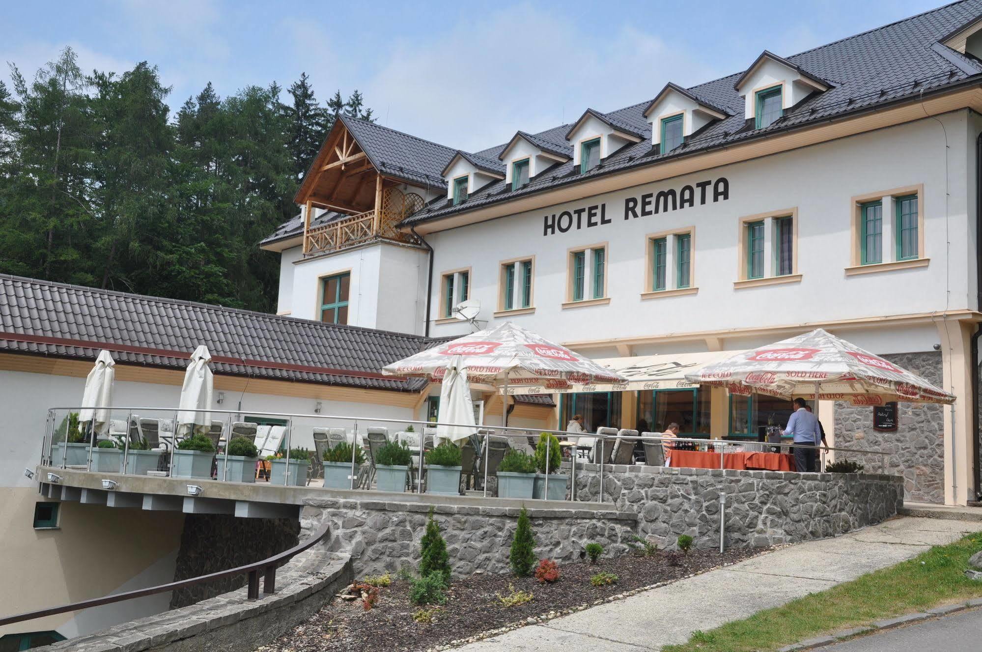 Horsky Hotel Remata Raztocno Exteriör bild